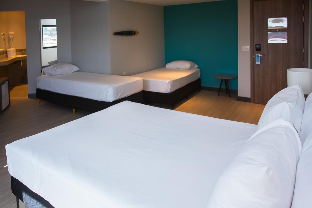 ไอบิส สไตล์ โซโรกาบา ซานตาโรซาเลีย Hotel ภายนอก รูปภาพ